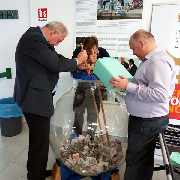 Emptying piggy bank on Pula Airport